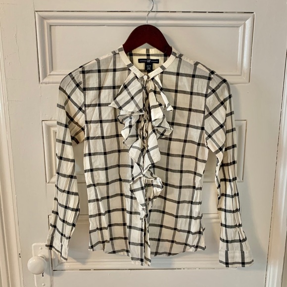 The Gap ruffle blouse - Picture 1 of 3